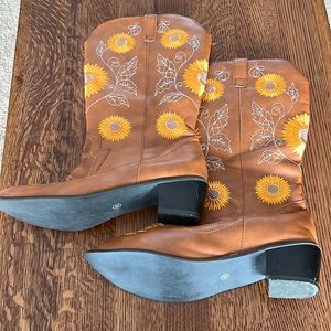 Women’s Sunflower Print Cowgirl Boots